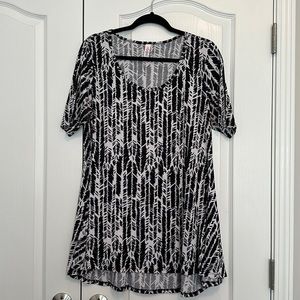 Large Black and White LuLaRoe Morgan Top